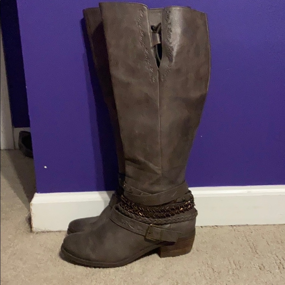 Boots - Picture 3 of 7